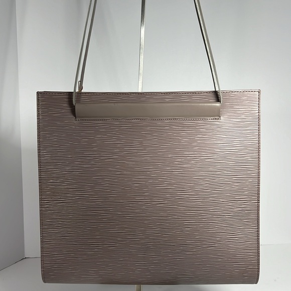 Louis Vuitton Pre-Owned 2004 Saint
Tropez Shoulder Bag - - Picture 2 of 9